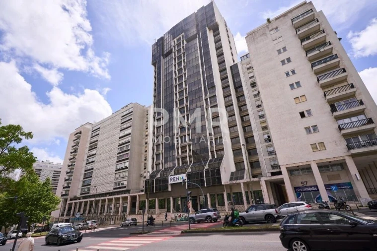 Apartamento T5 para Venda em Alvalade Foto 27