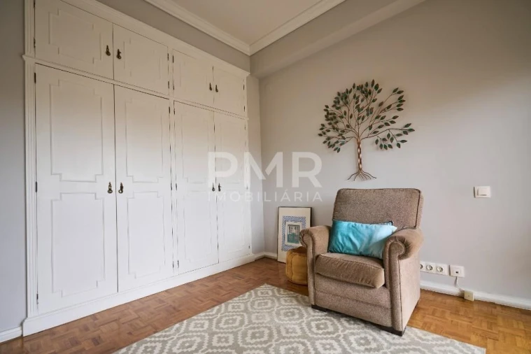 Apartamento T5 para Venda em Alvalade Foto 25