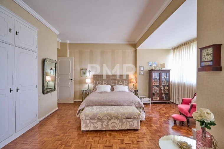 Apartamento T5 para Venda em Alvalade Foto 22