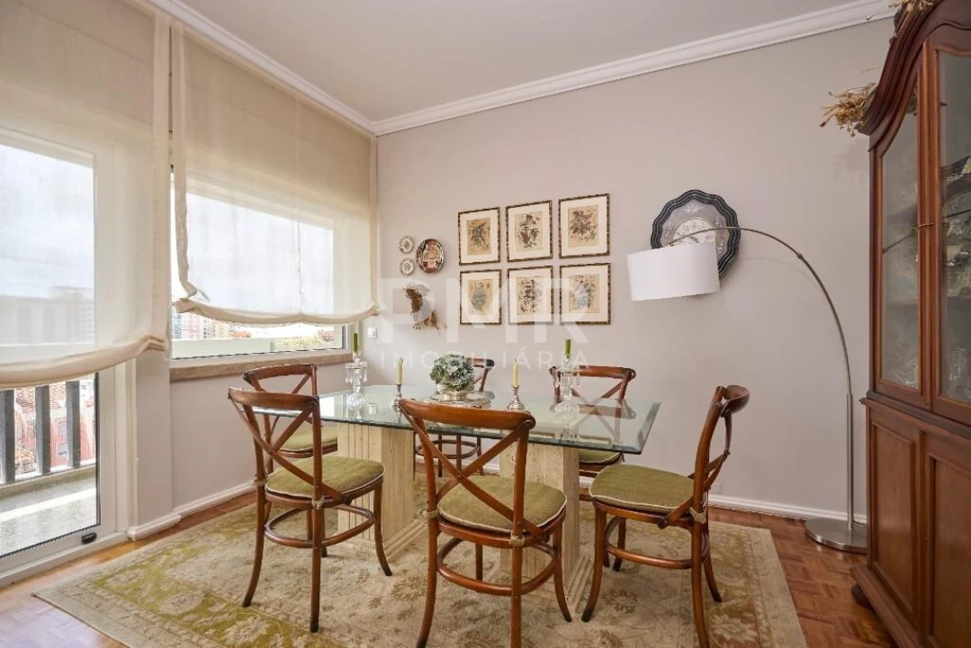 Apartamento T5 para Venda em Alvalade Foto 20