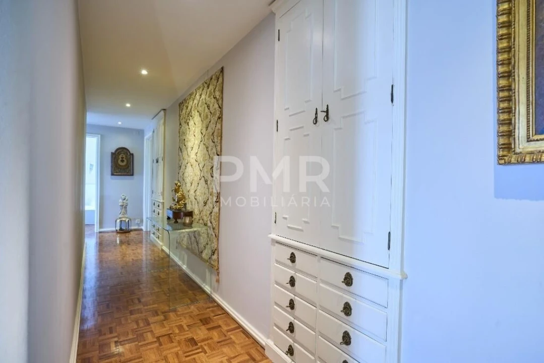 Apartamento T5 para Venda em Alvalade Foto 8