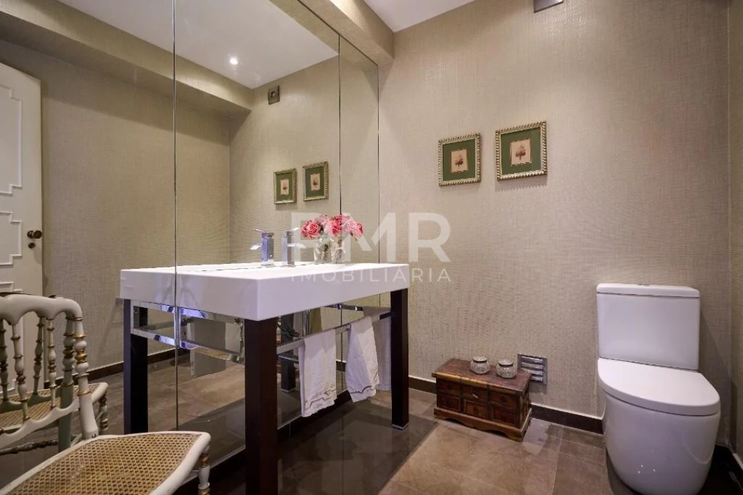 Apartamento T5 para Venda em Alvalade Foto 6