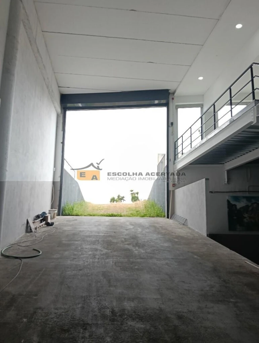 Armazém para Venda em Santo Tirso, Couto (Santa Cristina e São Miguel) e Burgães Foto 2