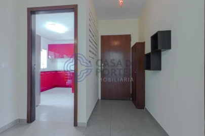 Apartamento T2 para Arrendamento em Madalena