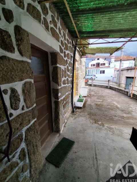 Moradia T2 para Venda em Covas e Vila Nova de Oliveirinha