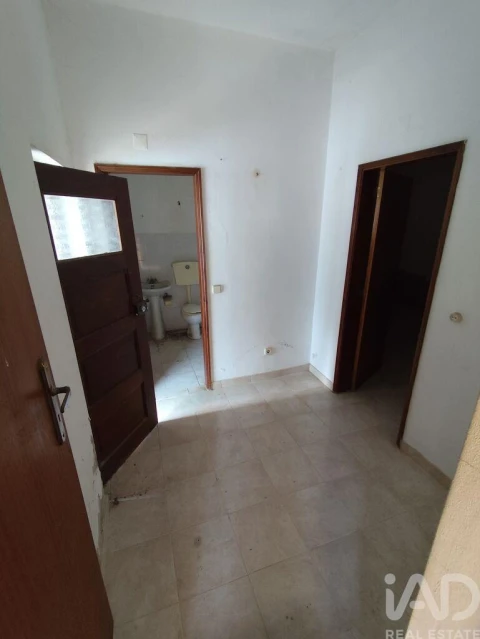 Moradia T2 para Venda em Covas e Vila Nova de Oliveirinha