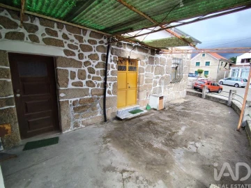 Moradia T2 para Venda em Covas e Vila Nova de Oliveirinha