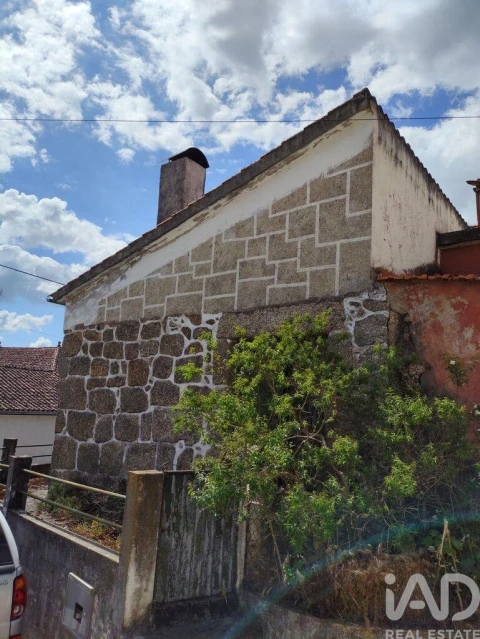 Moradia T2 para Venda em Covas e Vila Nova de Oliveirinha