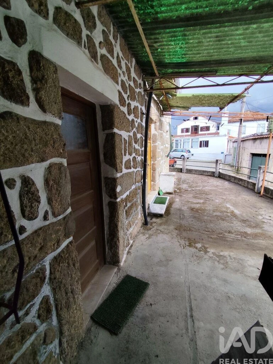 Moradia T2 para Venda em Covas e Vila Nova de Oliveirinha Foto 9