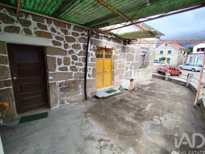 Moradia T2 para Venda em Covas e Vila Nova de Oliveirinha Foto 7
