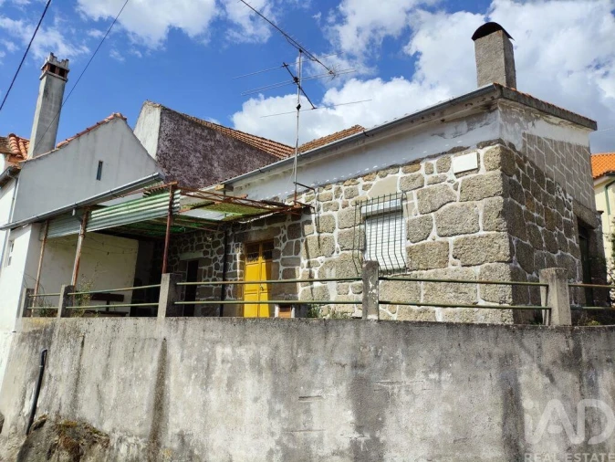 Moradia T2 para Venda em Covas e Vila Nova de Oliveirinha