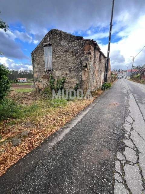 Moradia T2 para Venda em O. Azeméis, Riba-Ul, Ul, Macinhata Seixa, Madail