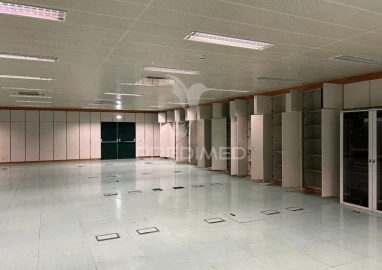 Armazém para Venda em Carnaxide e Queijas