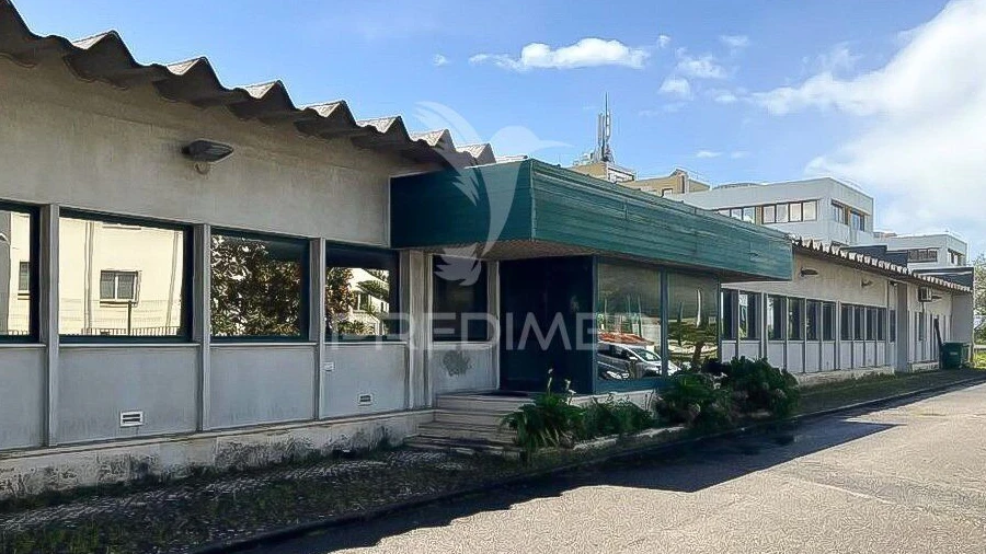 Armazém para Venda em Carnaxide e Queijas