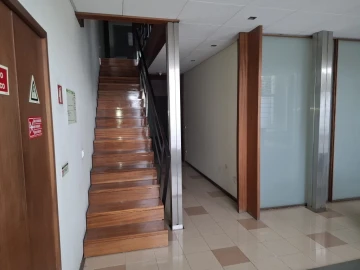 Armazém para Venda em Santo Tirso, Couto (Santa Cristina e São Miguel) e Burgães