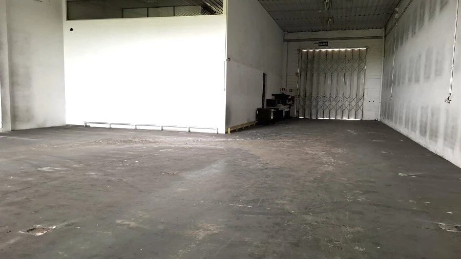 Armazém para Venda em Santo Tirso, Couto (Santa Cristina e São Miguel) e Burgães