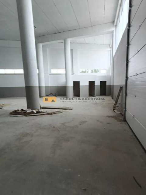 Armazém para Venda em Santo Tirso, Couto (Santa Cristina e São Miguel) e Burgães