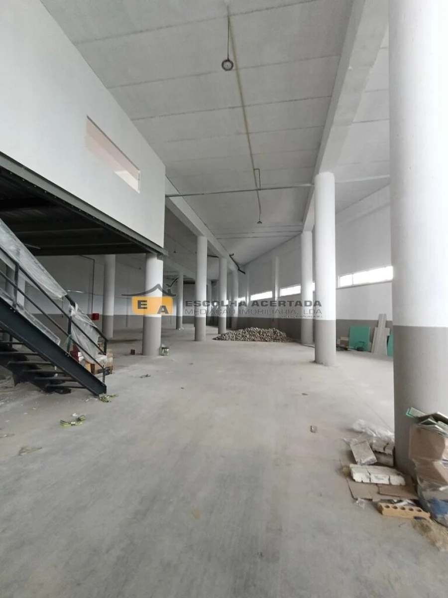 Armazém para Venda em Santo Tirso, Couto (Santa Cristina e São Miguel) e Burgães Foto 2