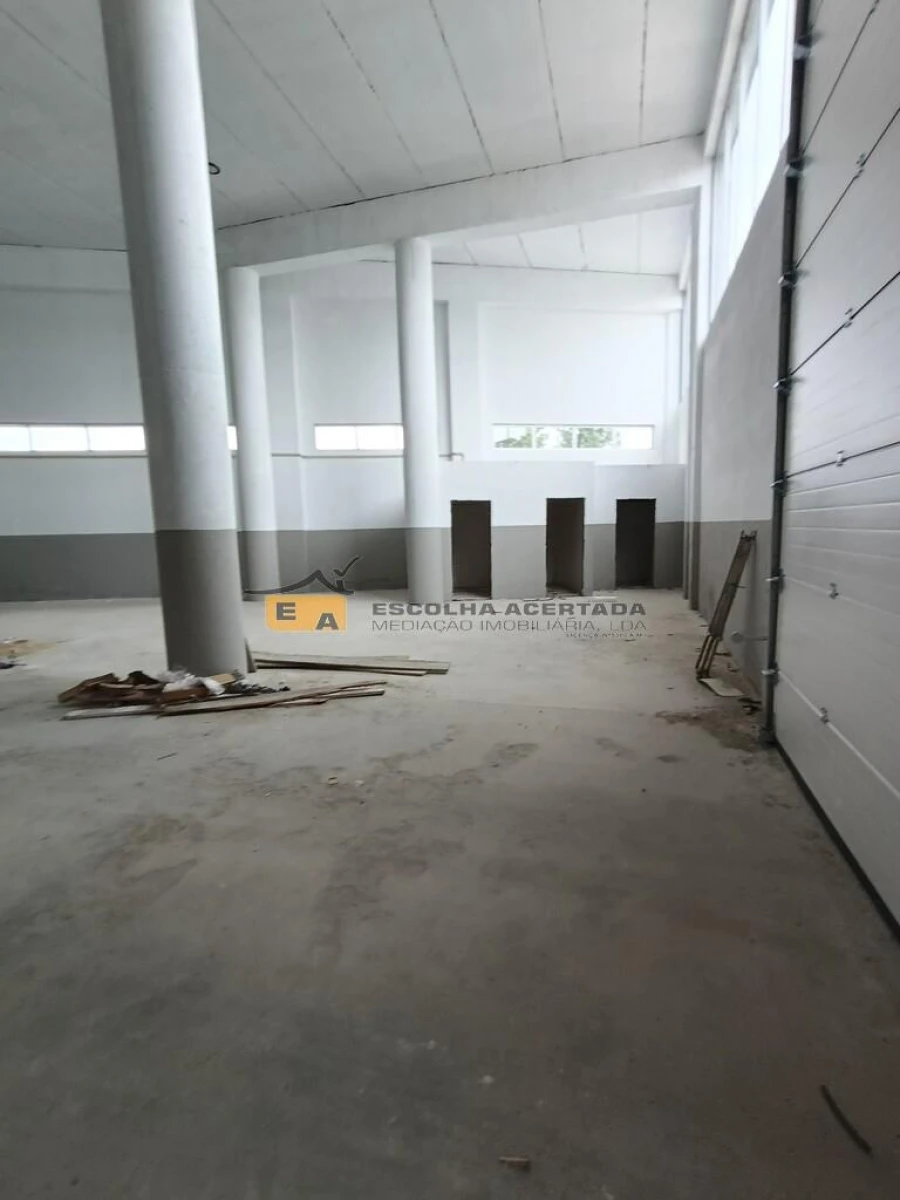 Armazém para Venda em Santo Tirso, Couto (Santa Cristina e São Miguel) e Burgães Foto 3