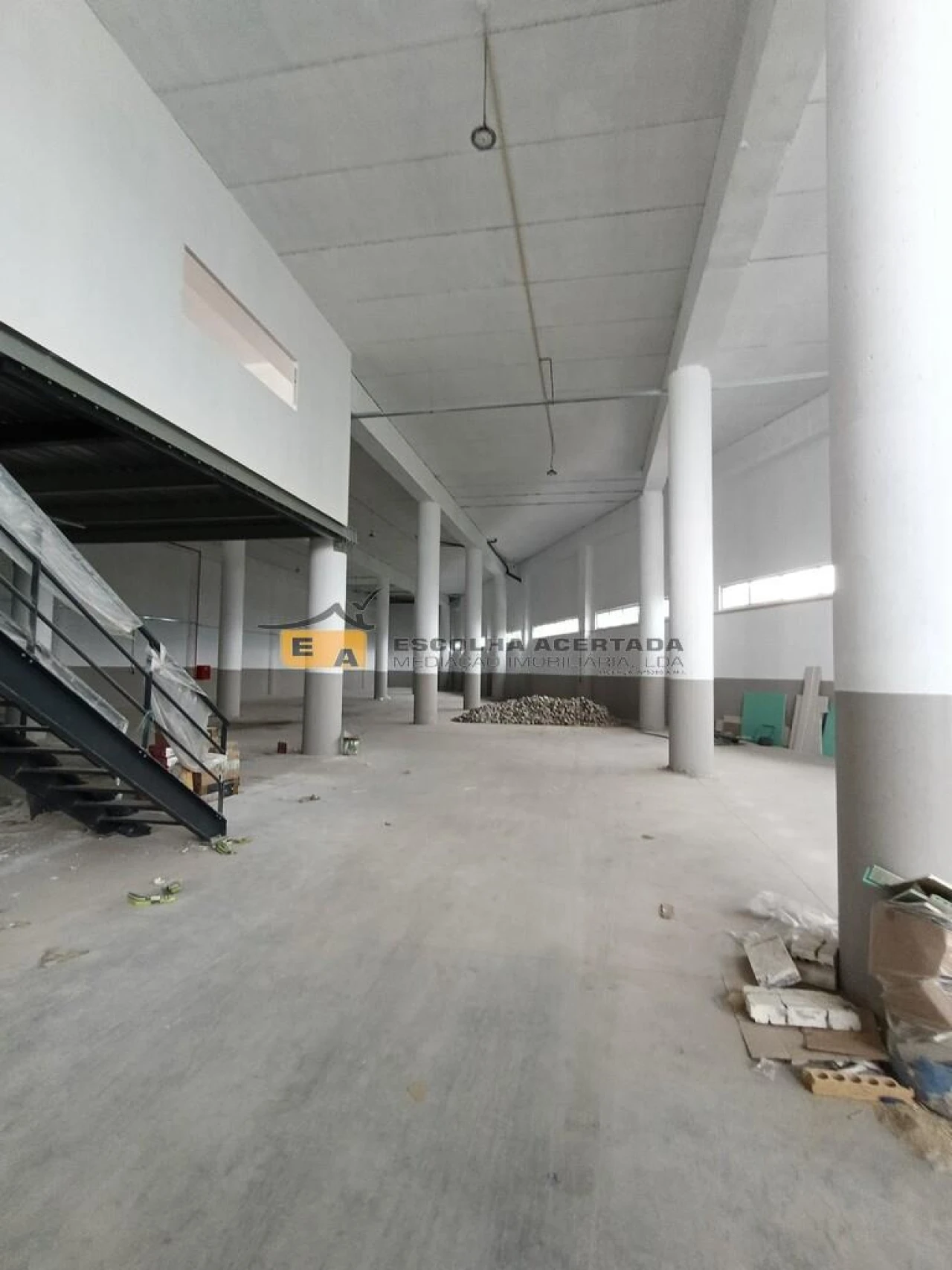 Armazém para Venda em Santo Tirso, Couto (Santa Cristina e São Miguel) e Burgães Foto 2