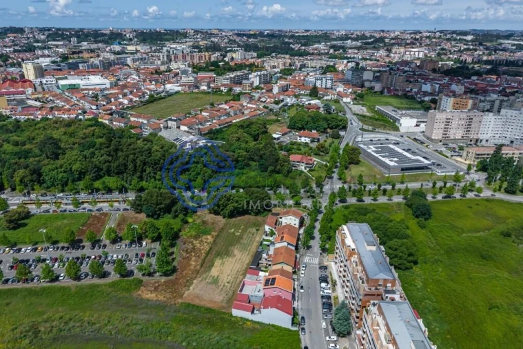 Moradia T3 para Venda em Fânzeres e São Pedro da Cova Foto 34