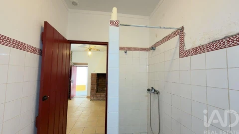 Moradia T2 para Venda em Azoia de Cima e Tremês