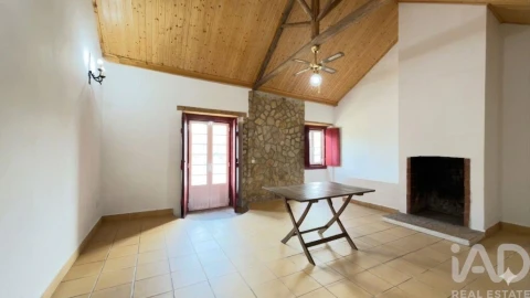 Moradia T2 para Venda em Azoia de Cima e Tremês