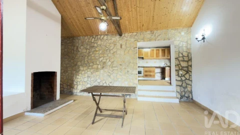 Moradia T2 para Venda em Azoia de Cima e Tremês