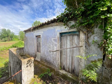 Moradia T1 para Venda em Portela e Extremo