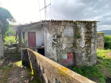 Moradia T1 para Venda em Portela e Extremo