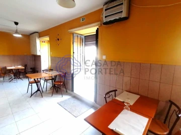 Loja para Venda em Arcozelo