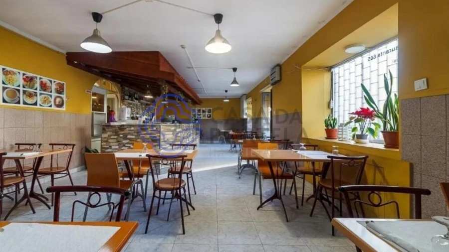 Loja para Venda em Arcozelo