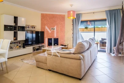 Moradia T3 para Venda em Ferreiras