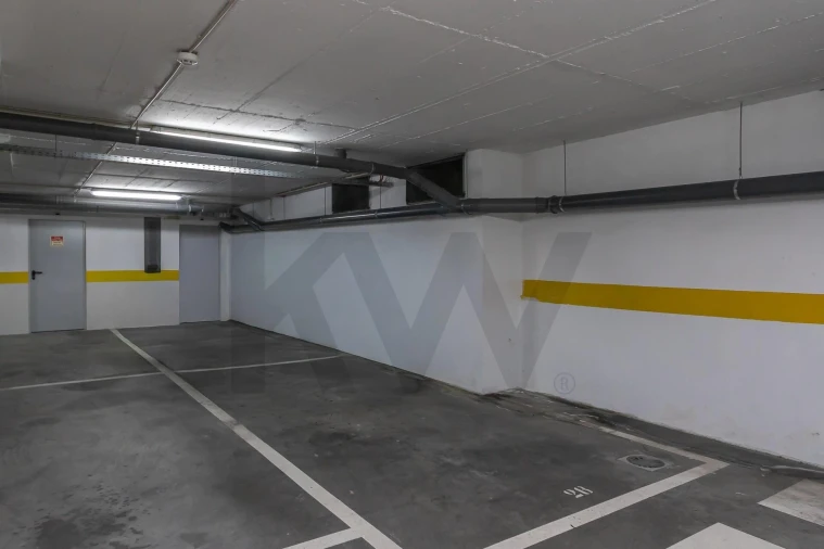 Apartamento T1 para Arrendamento em Santo António Foto 34