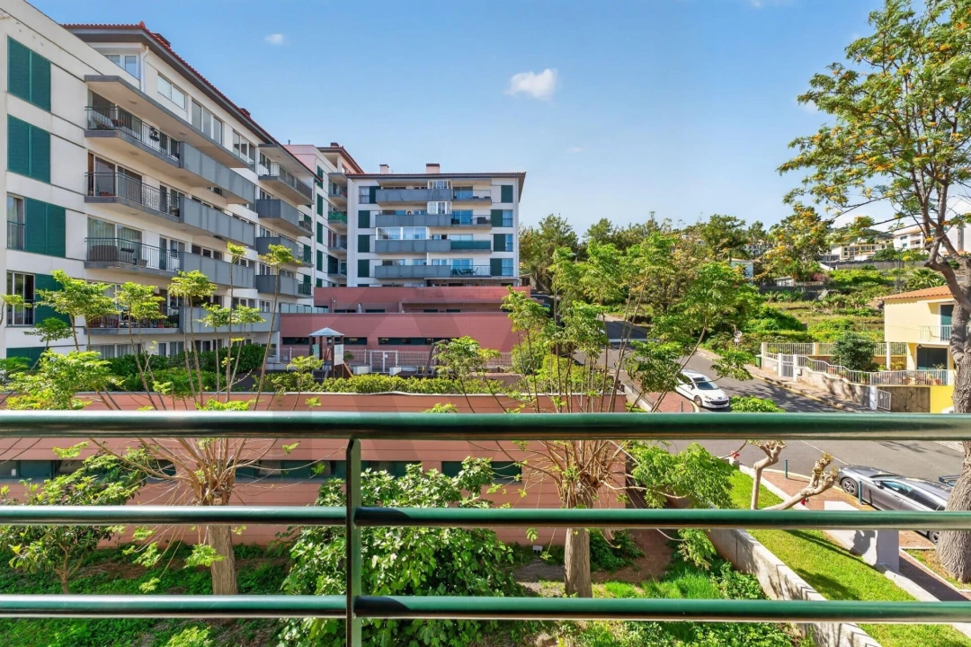 Apartamento T2 para Venda em Caniço Foto 32