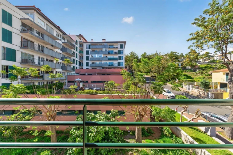Apartamento T2 para Venda em Caniço Foto 32