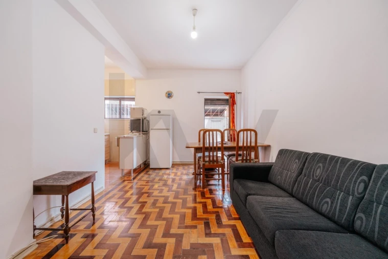 Apartamento T2 para Venda em Santo Antonio dos Olivais Foto 3