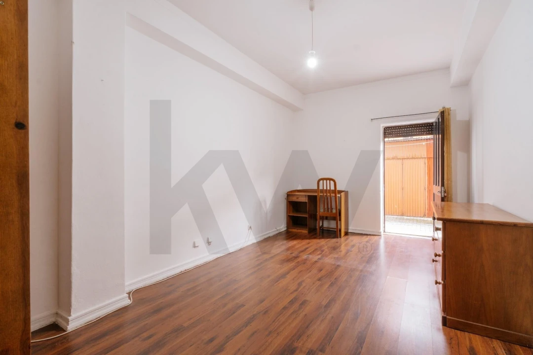 Apartamento T2 para Venda em Santo Antonio dos Olivais Foto 12