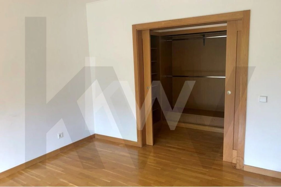 Apartamento T4 para Arrendamento em São Domingos de Benfica Foto 17