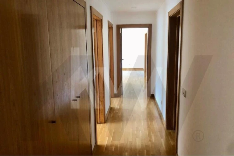 Apartamento T4 para Arrendamento em São Domingos de Benfica Foto 12