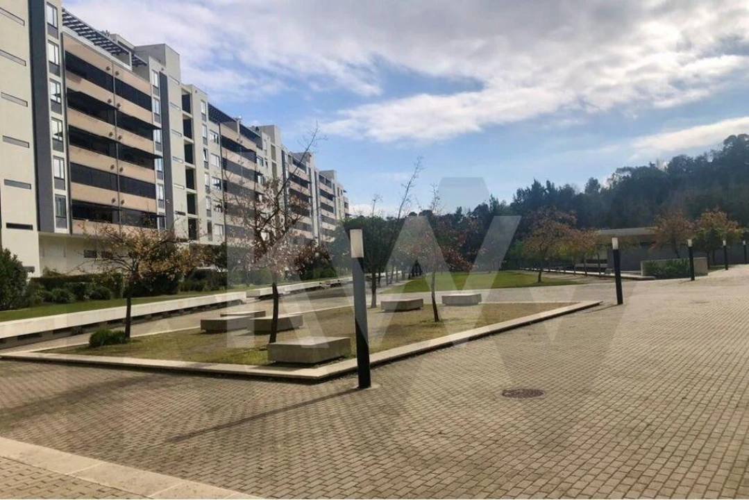 Apartamento T4 para Arrendamento em São Domingos de Benfica Foto 3