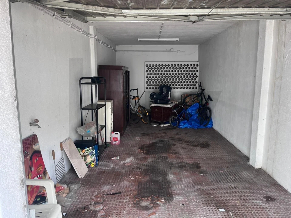Garagem para Venda em Amora Foto 1