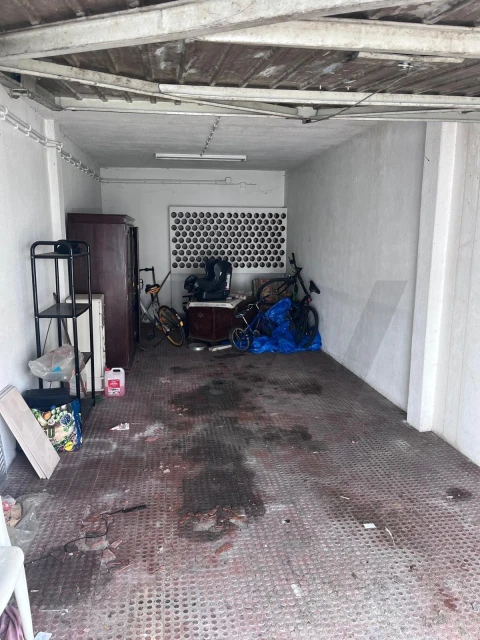 Garagem para Venda em Amora