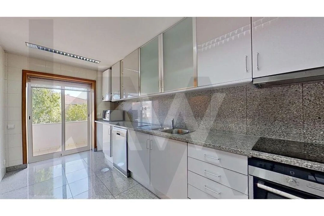 Apartamento T2 para Arrendamento em Ramalde Foto 6