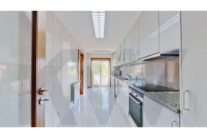 Apartamento T2 para Arrendamento em Ramalde