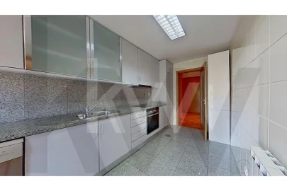 Apartamento T2 para Arrendamento em Ramalde