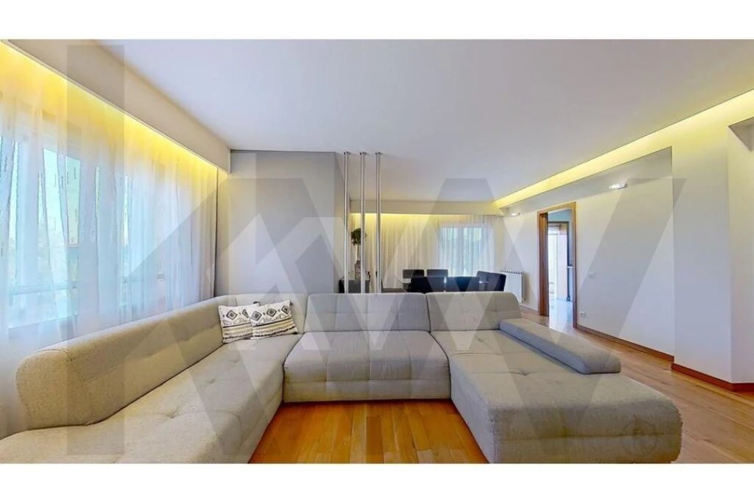 Apartamento T2 para Arrendamento em Ramalde Foto 3