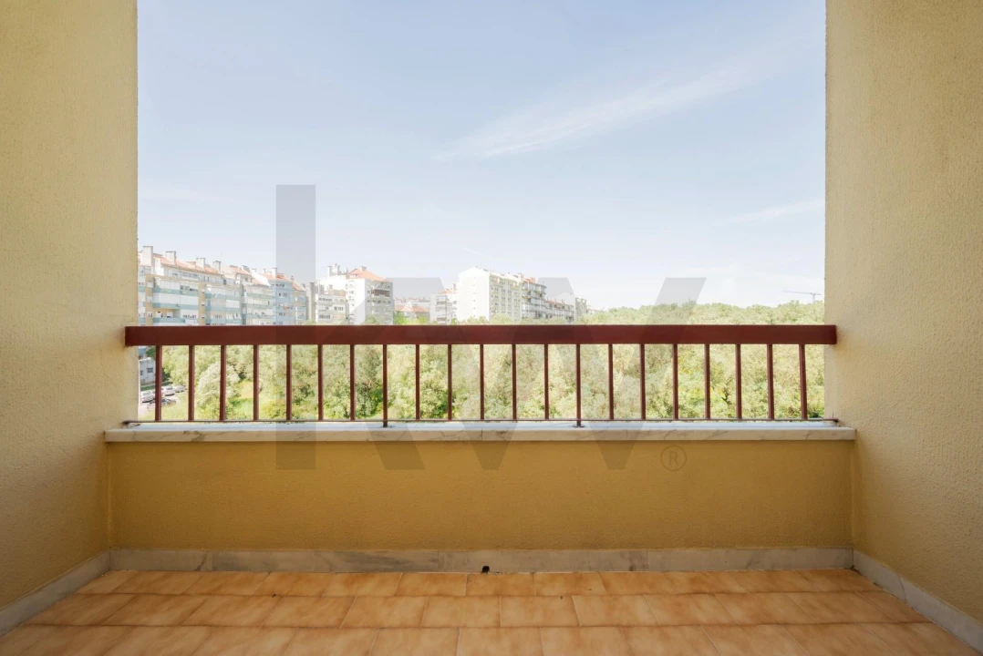 Apartamento T3 para Arrendamento em Benfica Foto 10