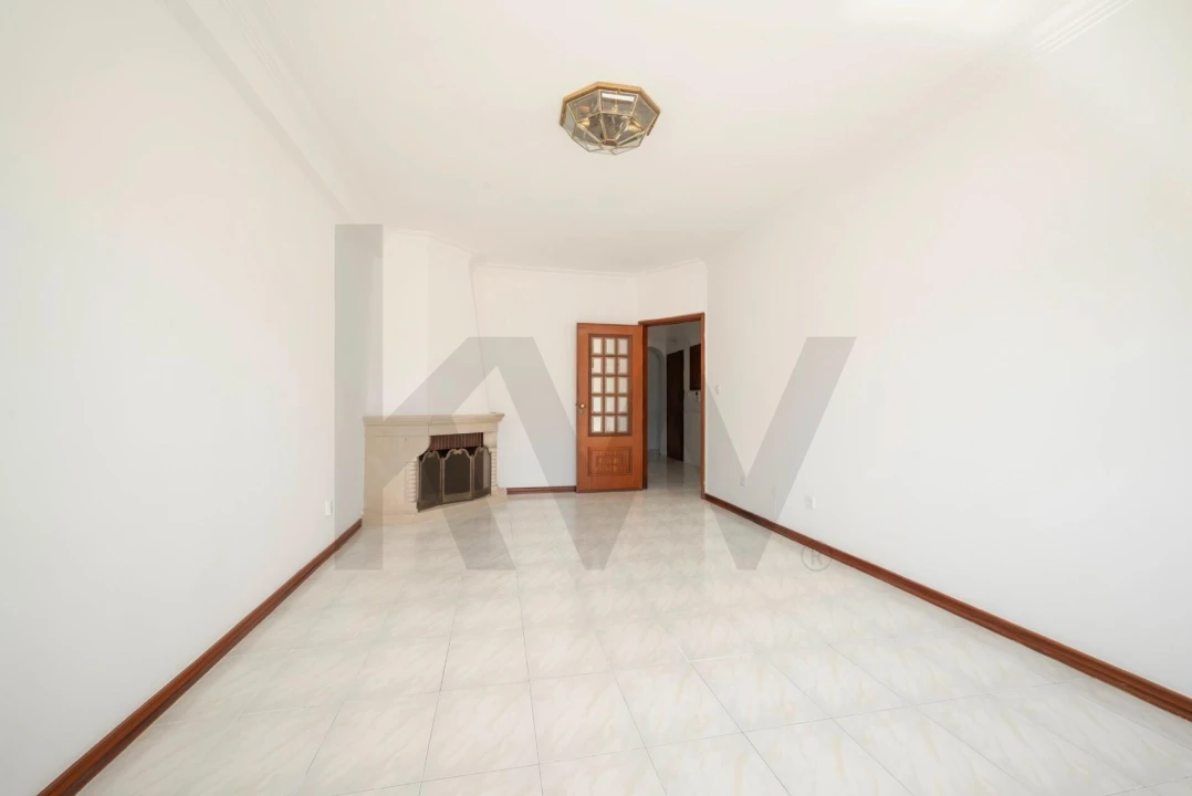 Apartamento T3 para Arrendamento em Benfica Foto 4