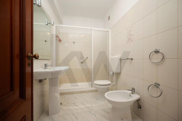 Apartamento T3 para Arrendamento em Benfica Foto 20